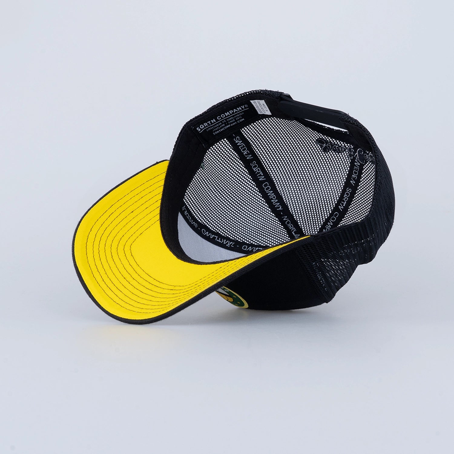 KUPOLEN TRUCKER CAP - HOOKED ÖIK BLACK