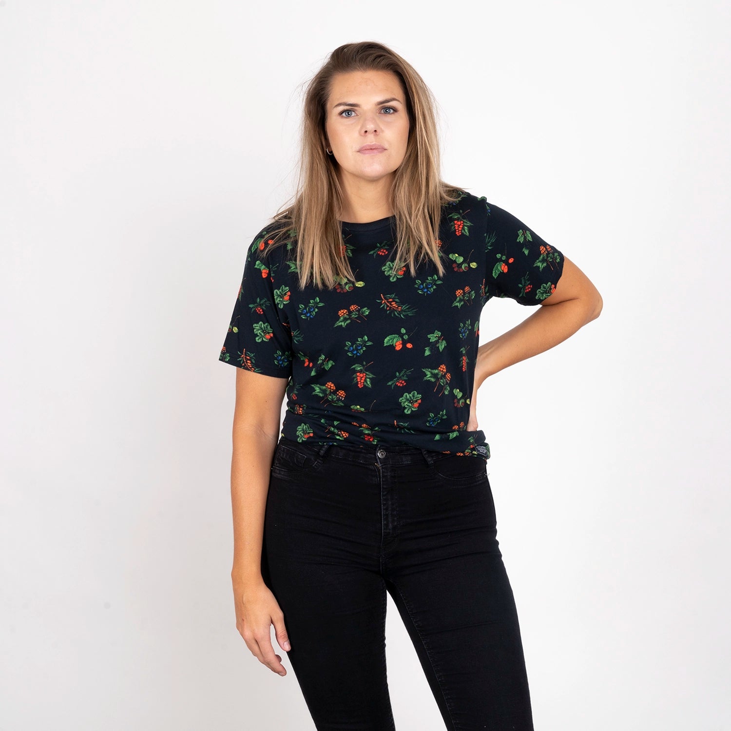 BERRY T-SHIRT - BLACK