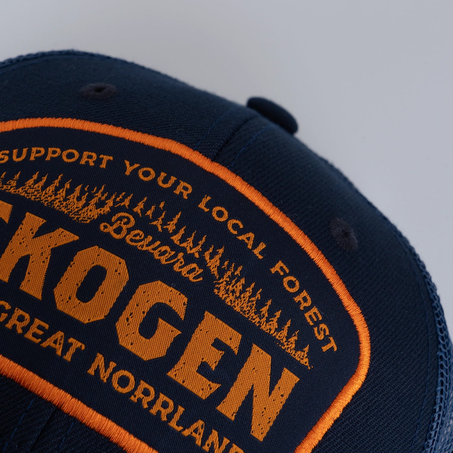 BEVARA LOW TRUCKER KEPS - HOOKED NAVY