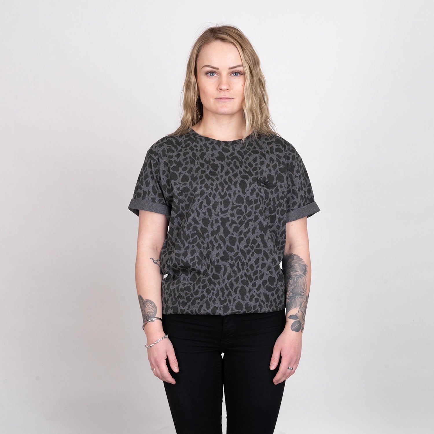 TGN MINI SCRIPT T-SHIRT - LYNX CHARCOAL