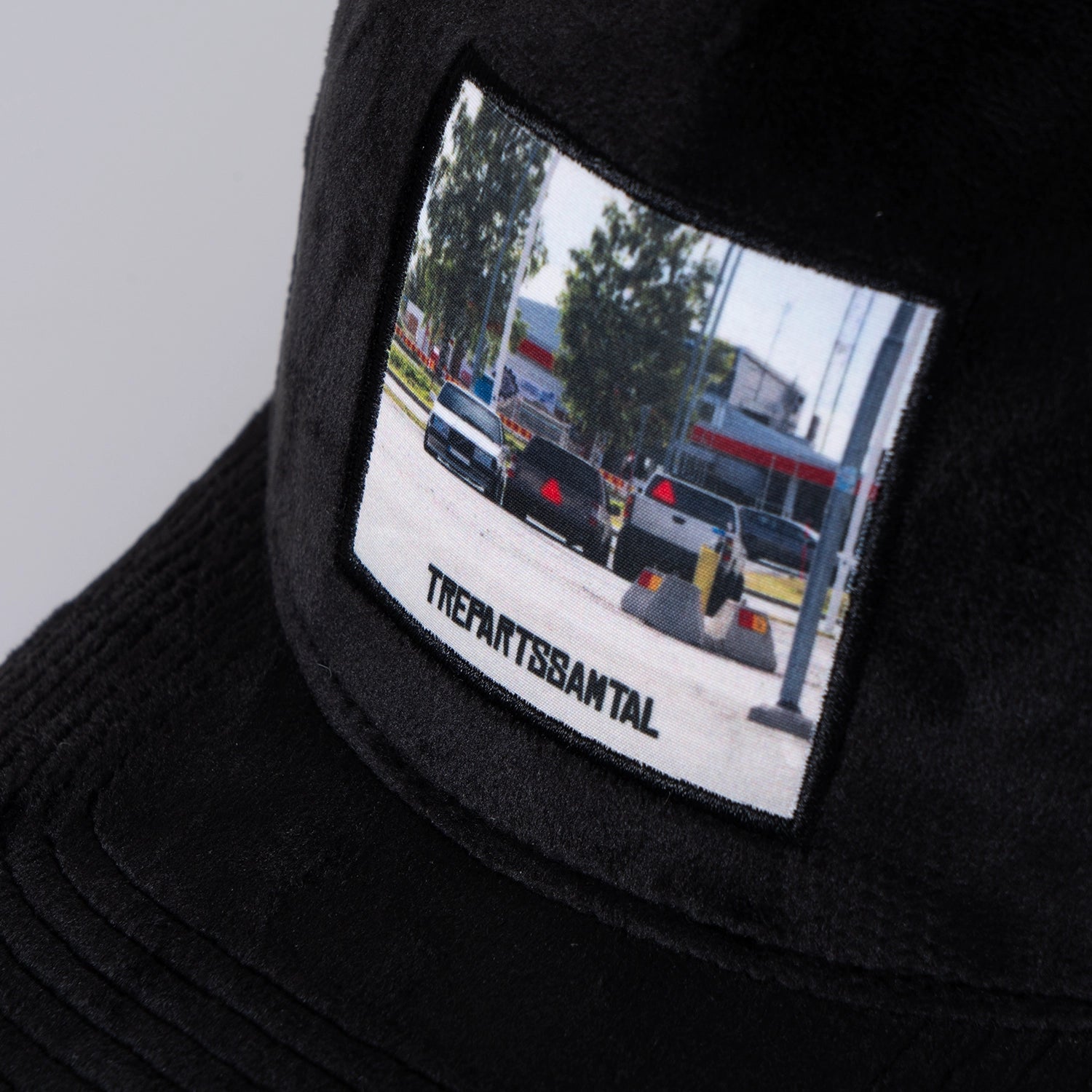 TREPARTSSAMTAL VELVET TRUCKER KEPS - BLACK